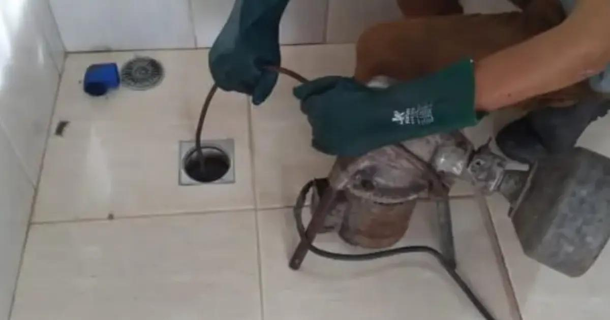Quanto custa para desentupir um ralo?